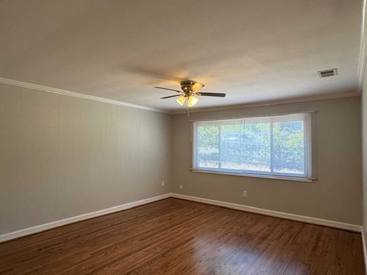 411 Croft St - Photo 5 of 29