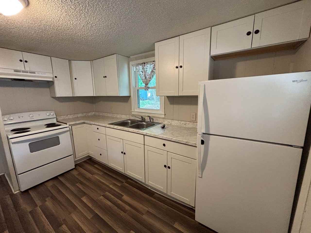 907 Skyland St - Photo 2 of 6