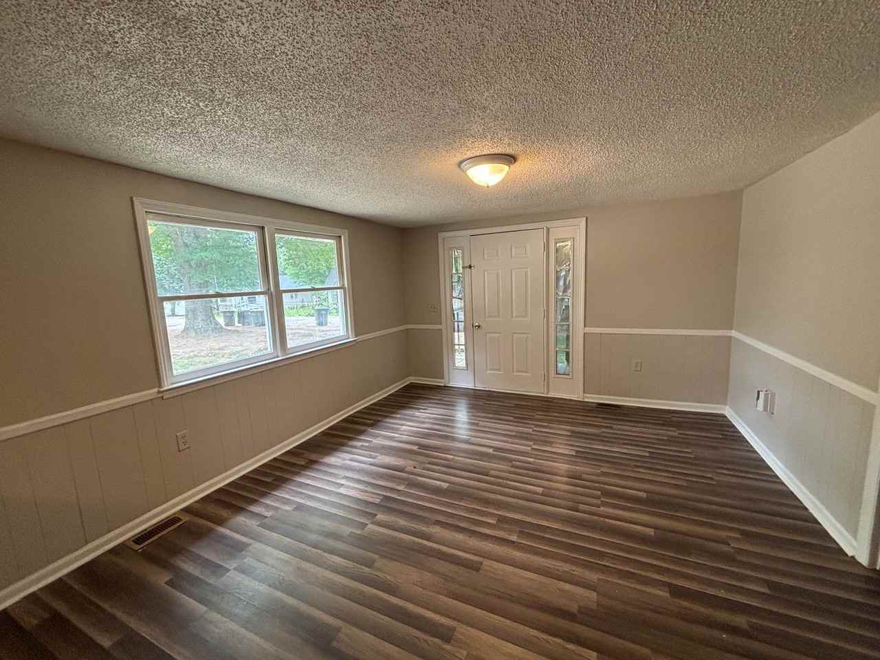 907 Skyland St - Photo 3 of 6