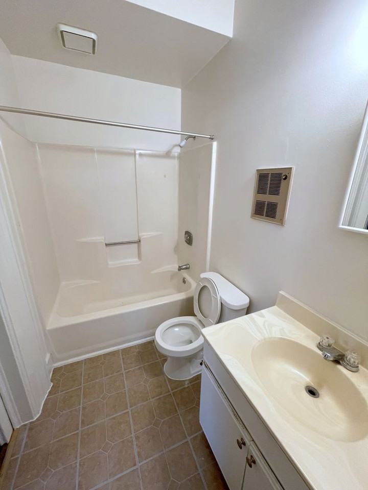 203 S 6th St #2 - Photo 5 of 6