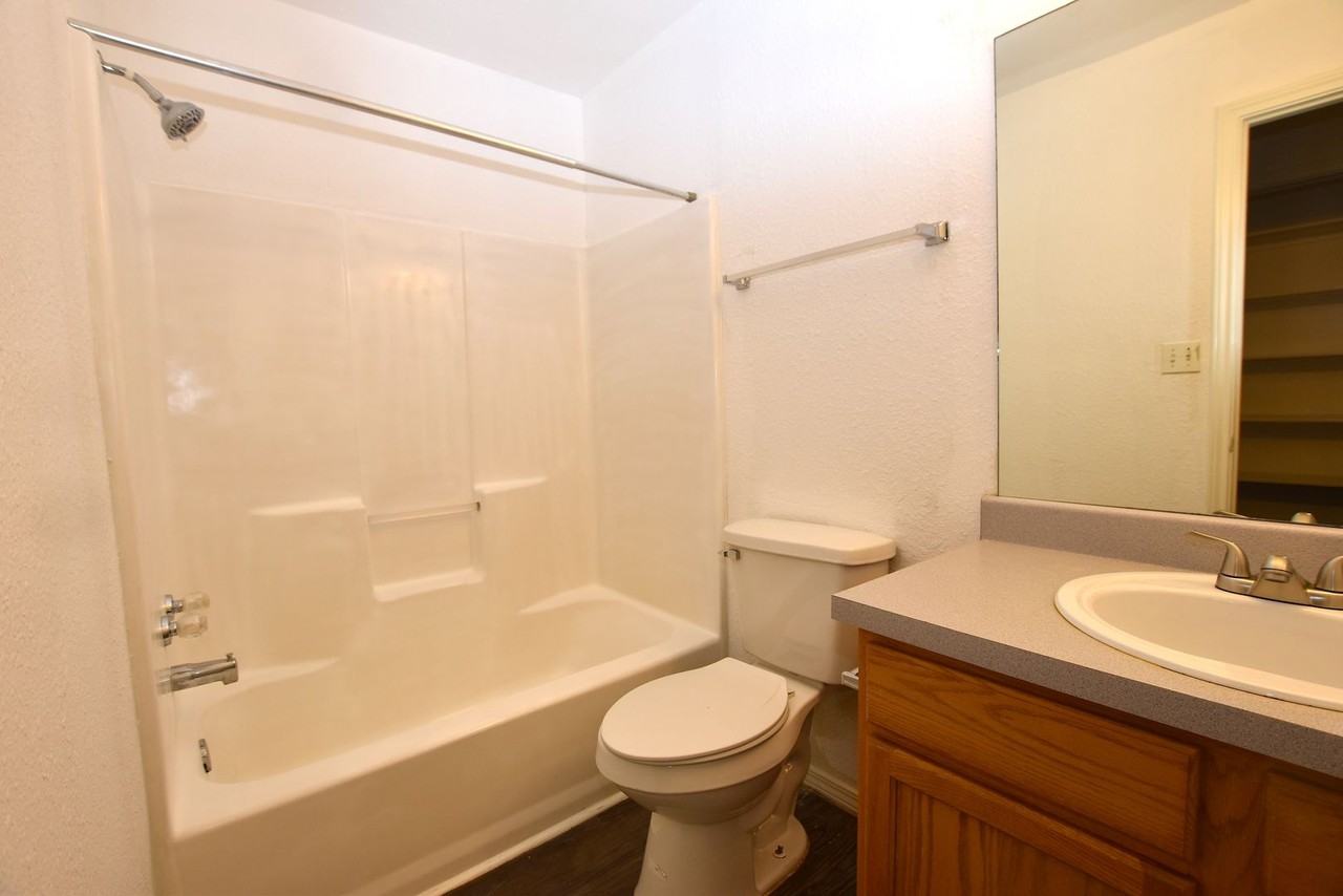 921 Sagewood Trl - Photo 2 of 21