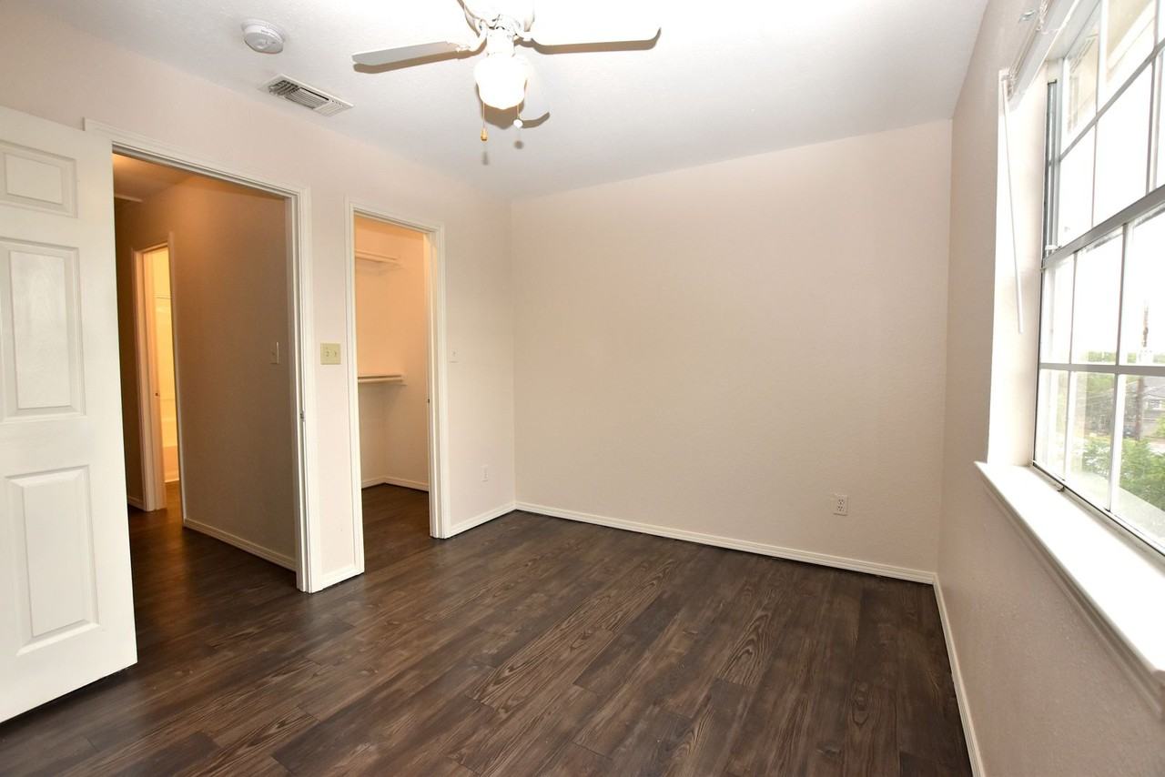 921 Sagewood Trl - Photo 3 of 21
