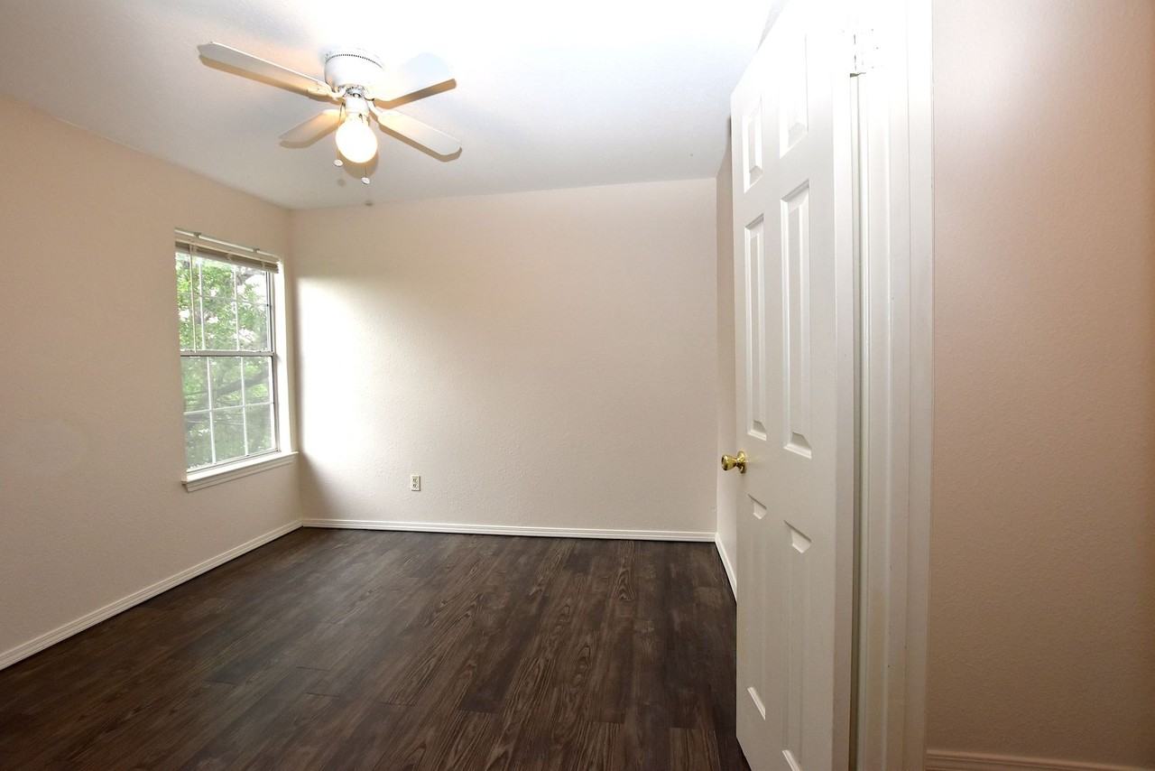 921 Sagewood Trl - Photo 4 of 21