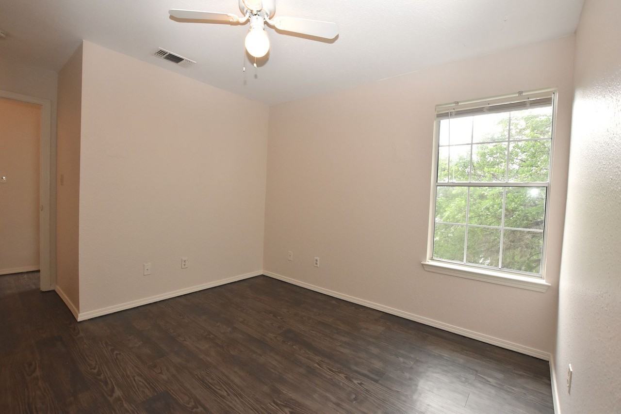 921 Sagewood Trl - Photo 5 of 21