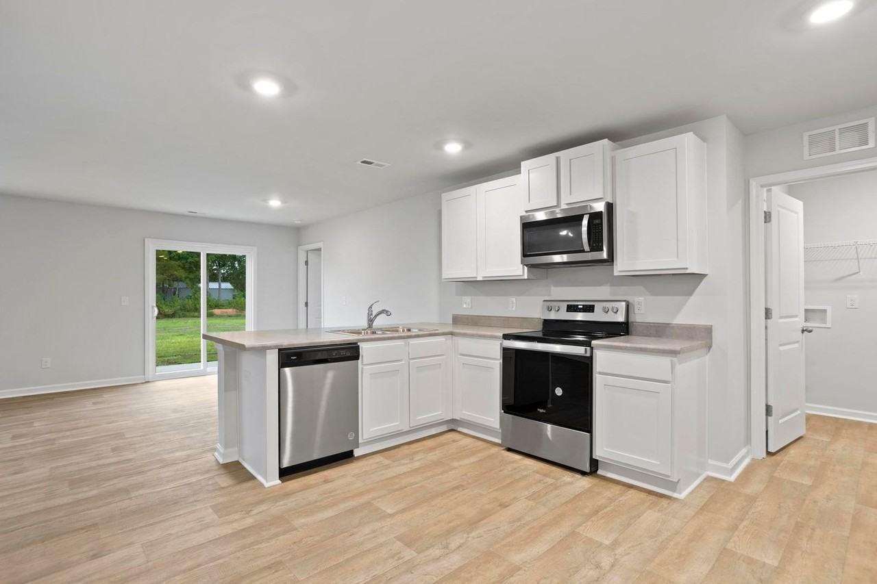 111 Cassidy Ln - Photo 3 of 22