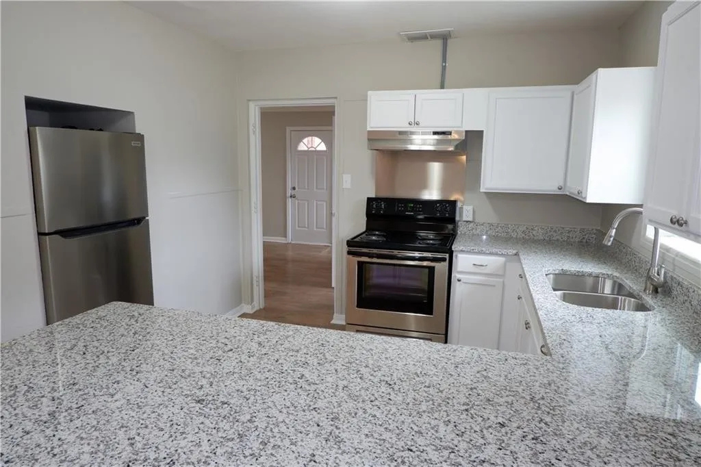 2201 De Kruif Ct - Photo 3 of 18