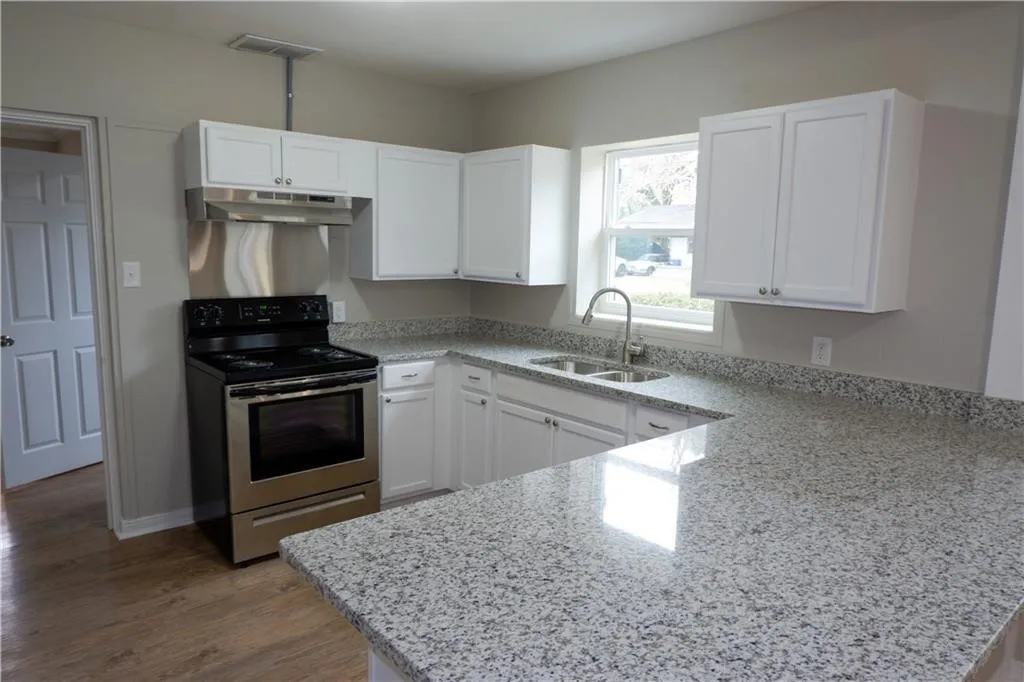 2201 De Kruif Ct - Photo 4 of 18