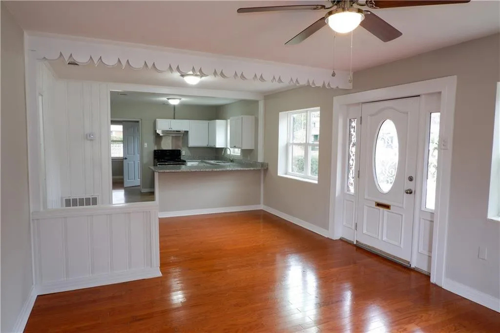 2201 De Kruif Ct - Photo 5 of 18