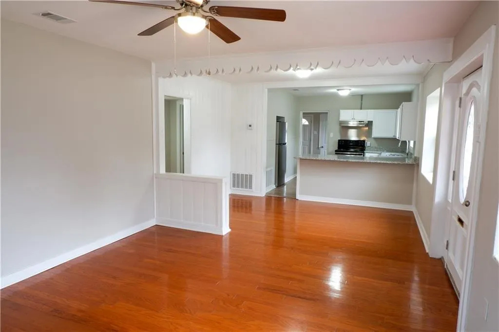 2201 De Kruif Ct - Photo 6 of 18