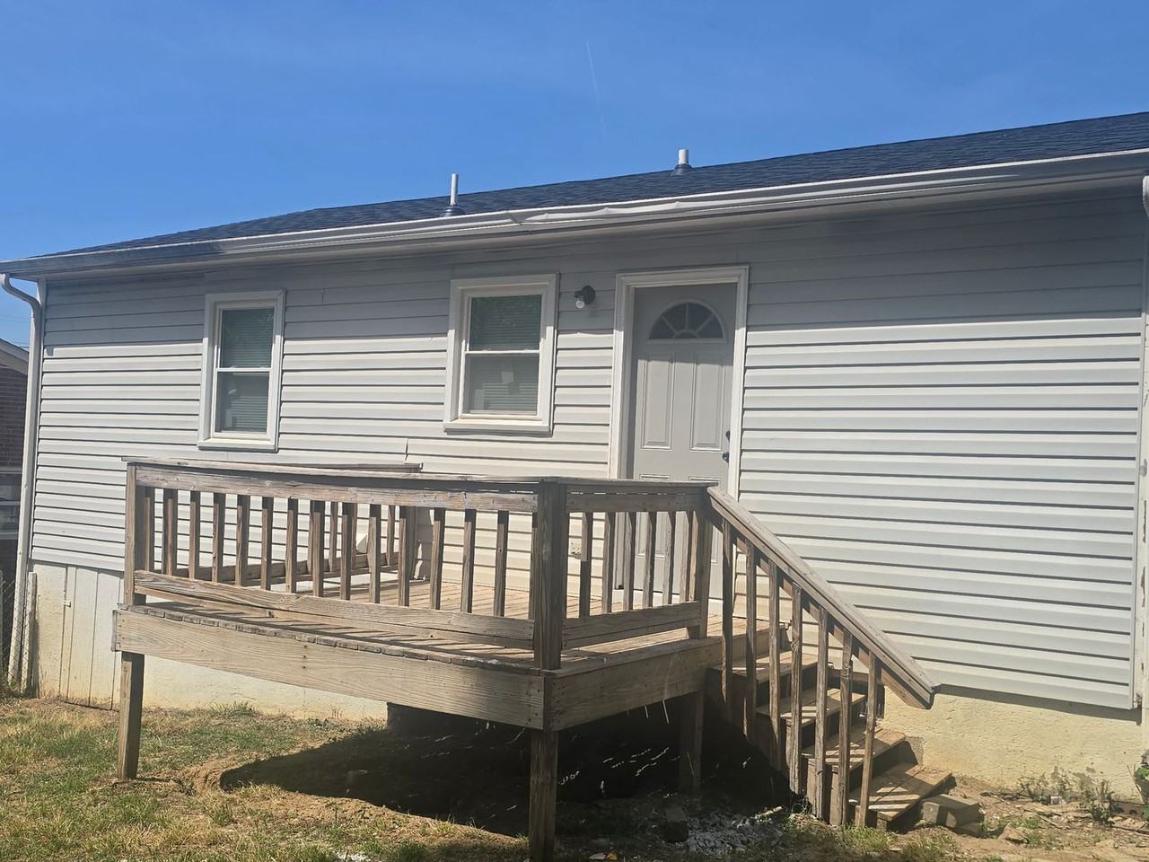 1109 Garrison St - Photo 2 of 10