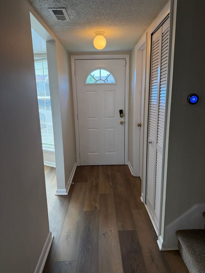 629 Counselor Sq - Photo 2 of 27