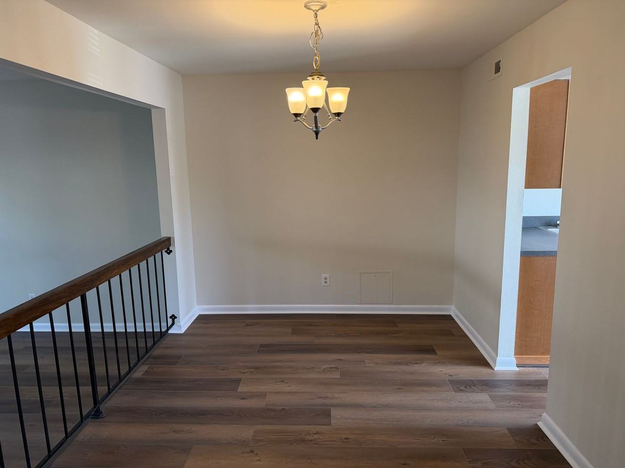 629 Counselor Sq - Photo 6 of 27