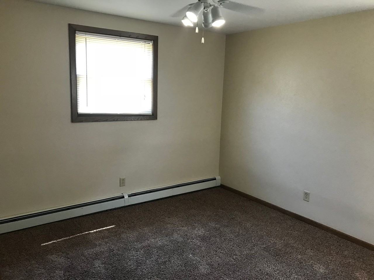 1635 16th St Se - Photo 3 of 6