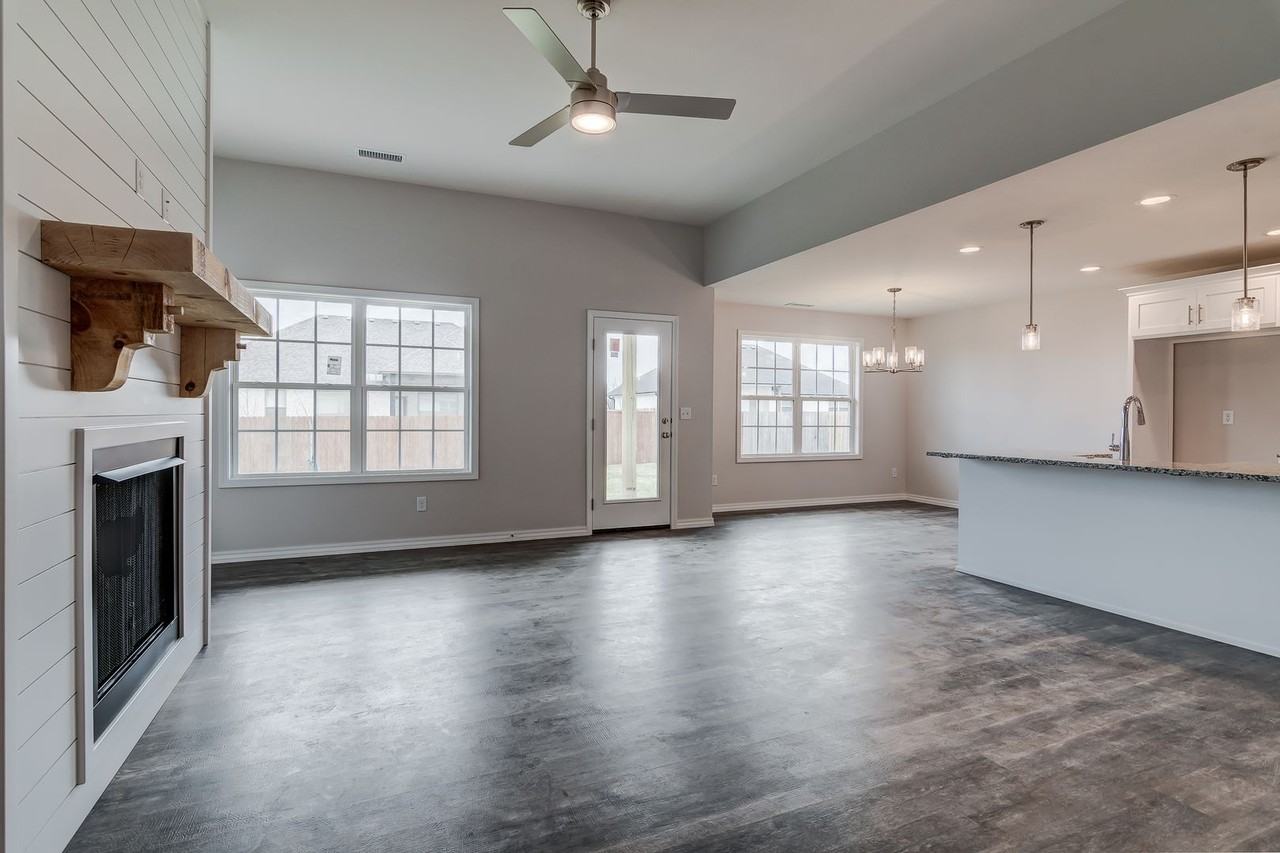 930 S Pindall Ln - Photo 2 of 41