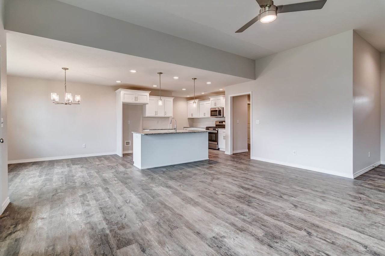 930 S Pindall Ln - Photo 4 of 41
