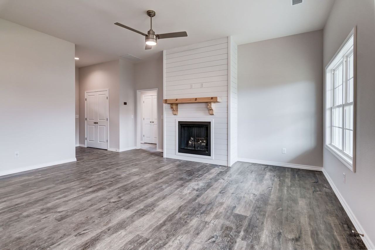 930 S Pindall Ln - Photo 6 of 41