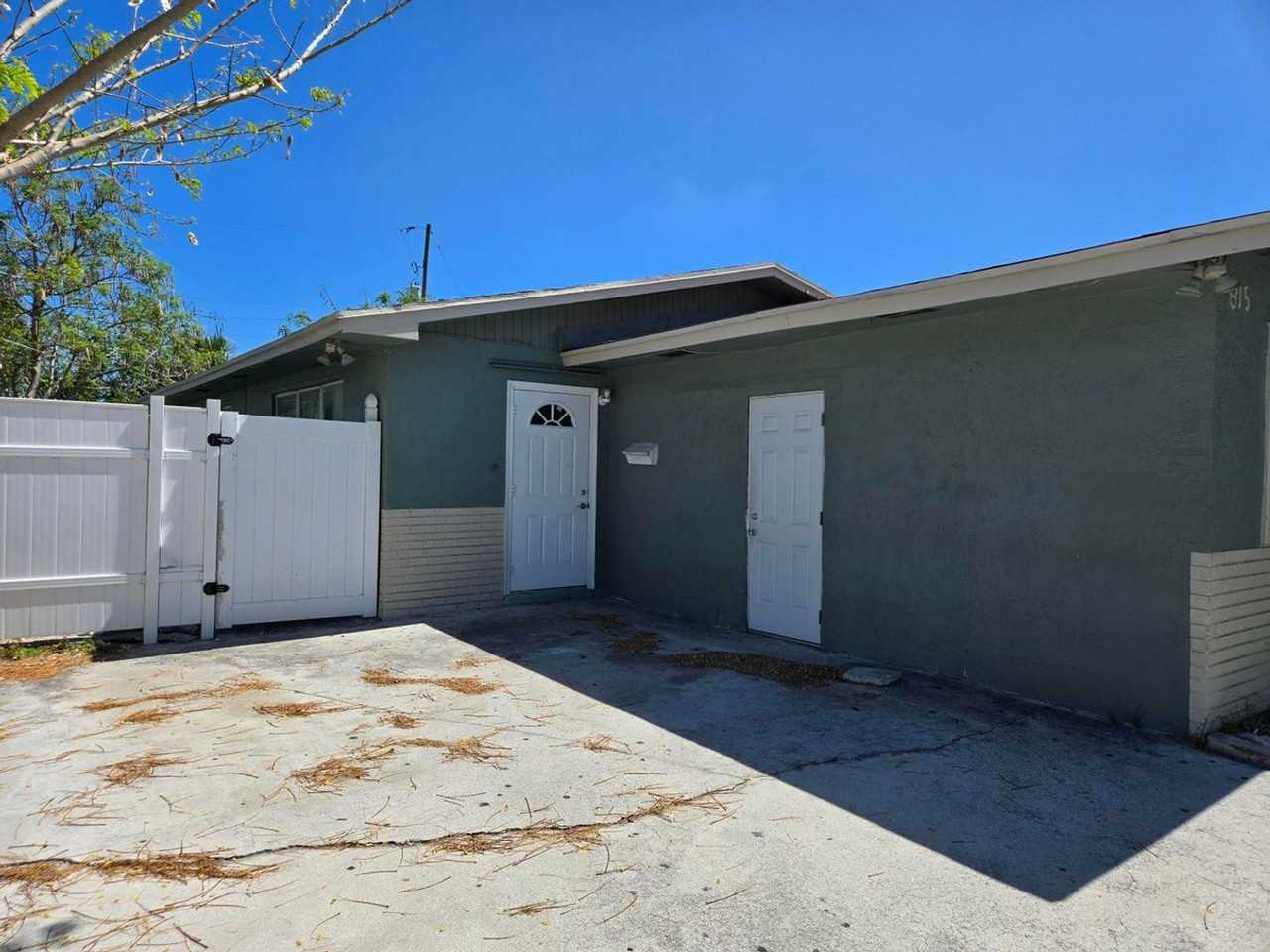 815 Silver Beach Rd - Photo 2 of 10