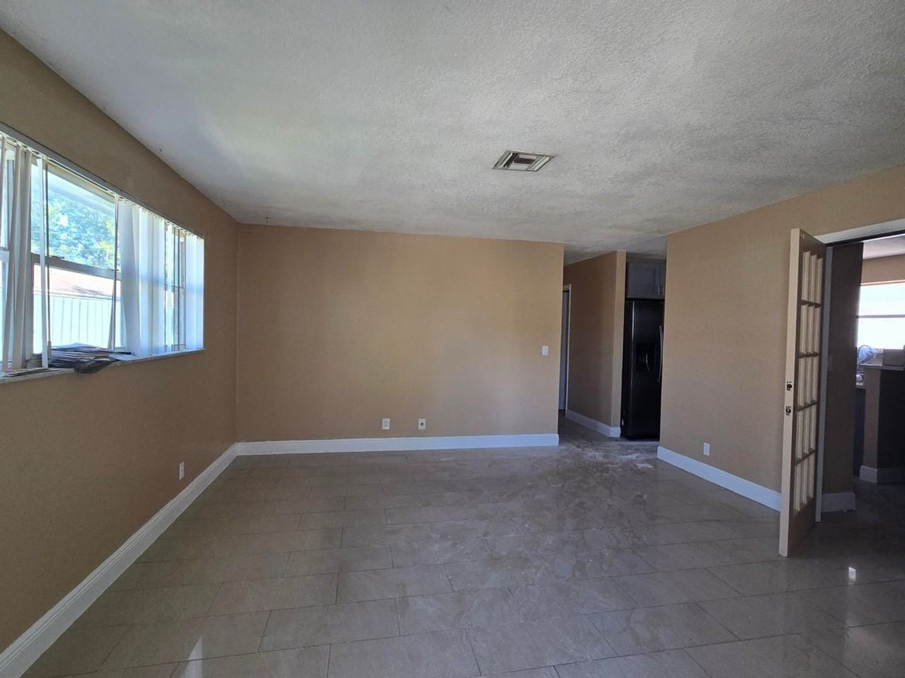 815 Silver Beach Rd - Photo 3 of 10