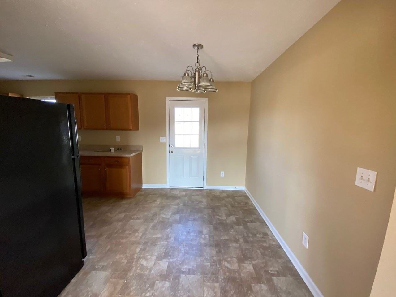 2605 Ridgewood Dr - Photo 2 of 9