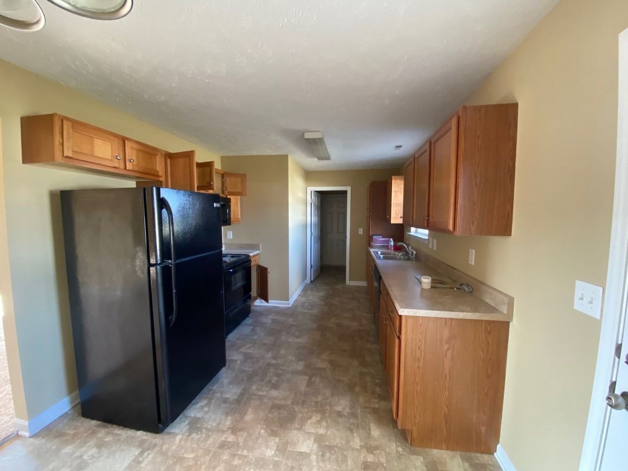 2605 Ridgewood Dr - Photo 3 of 9