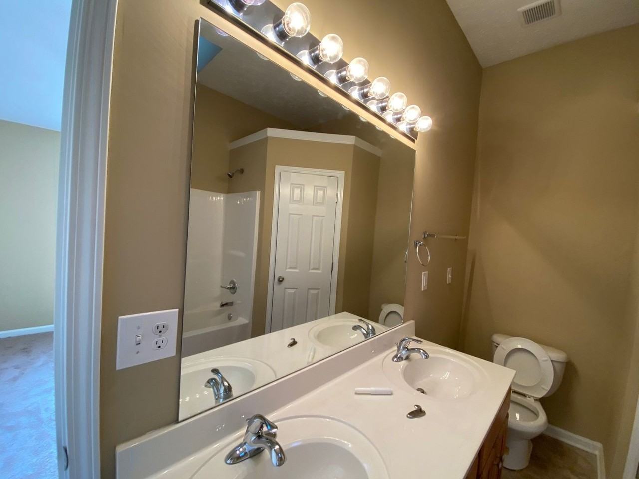 2605 Ridgewood Dr - Photo 5 of 9