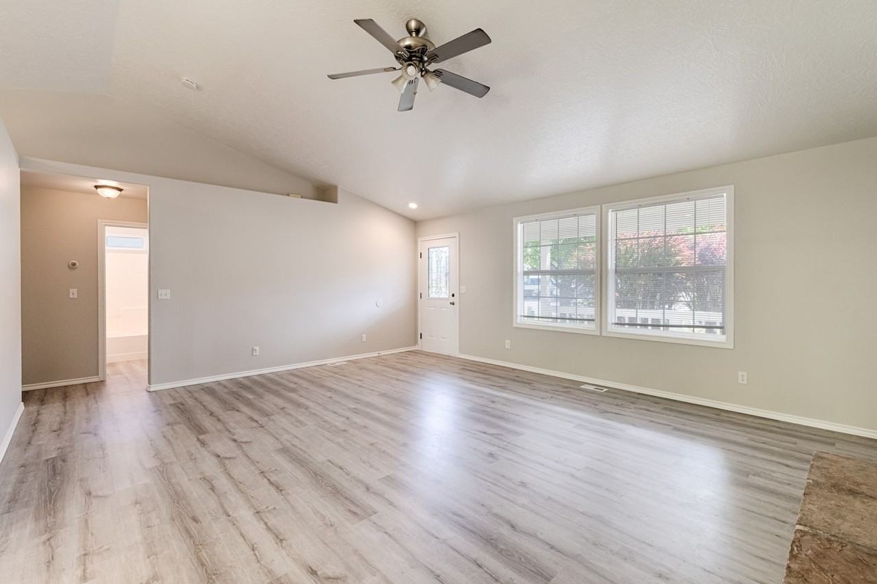 2173 S Petra Ave - Photo 5 of 25