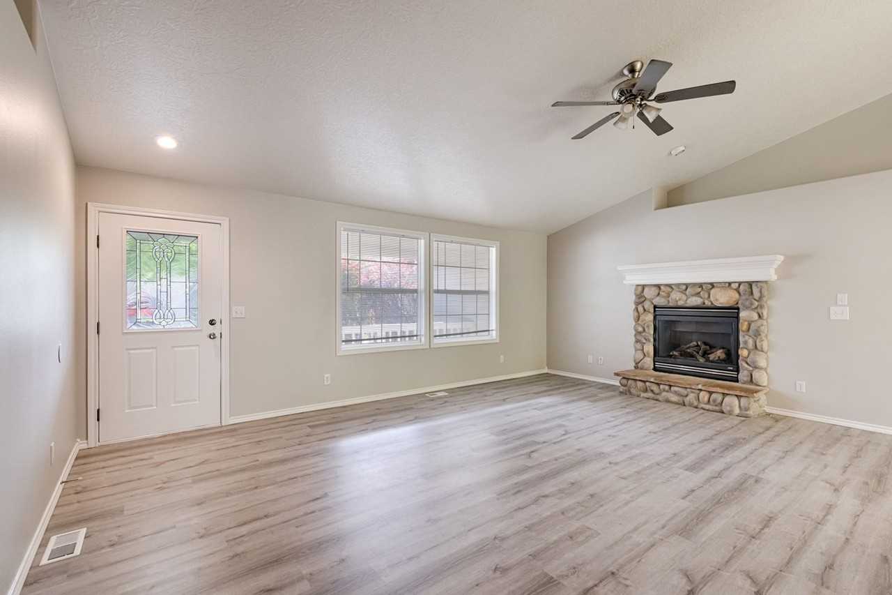 2173 S Petra Ave - Photo 6 of 25