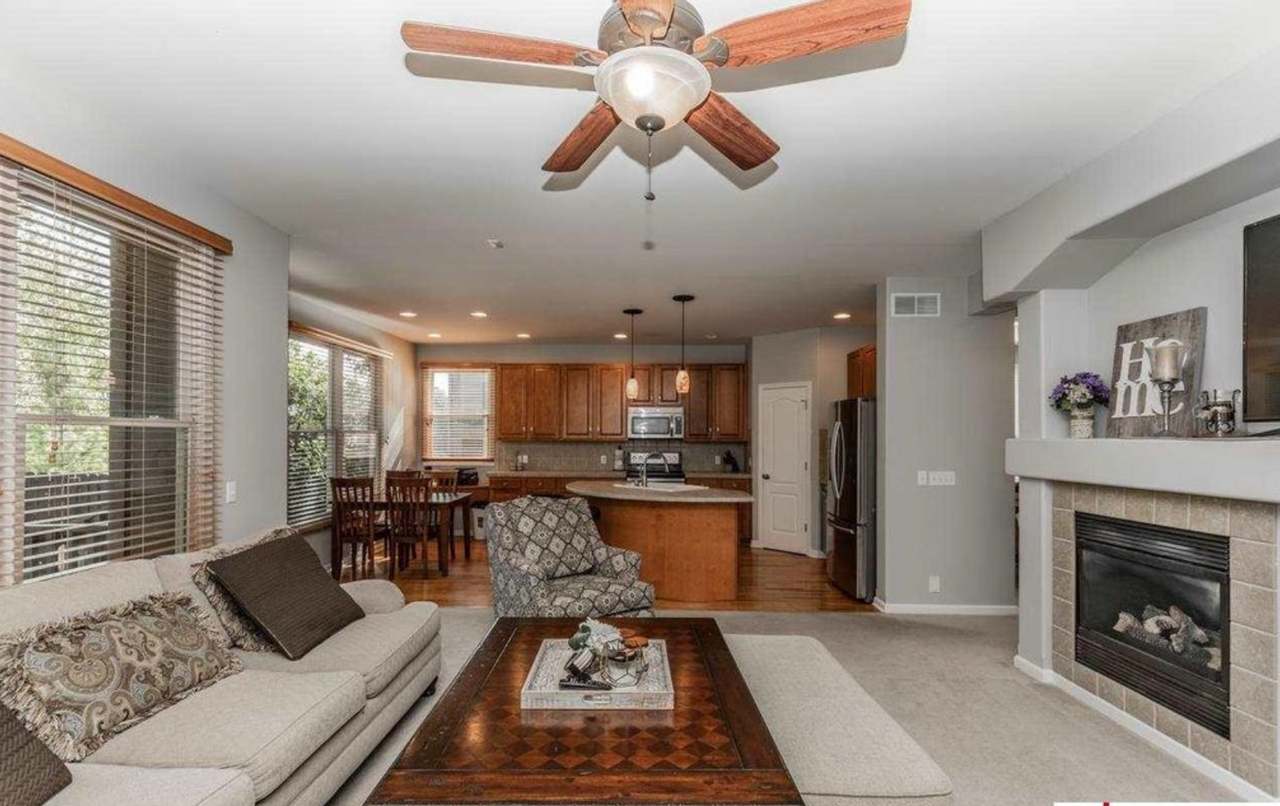 18224 Harney St - Photo 3 of 27