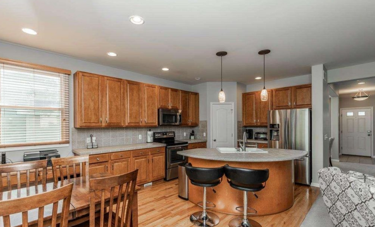 18224 Harney St - Photo 6 of 27