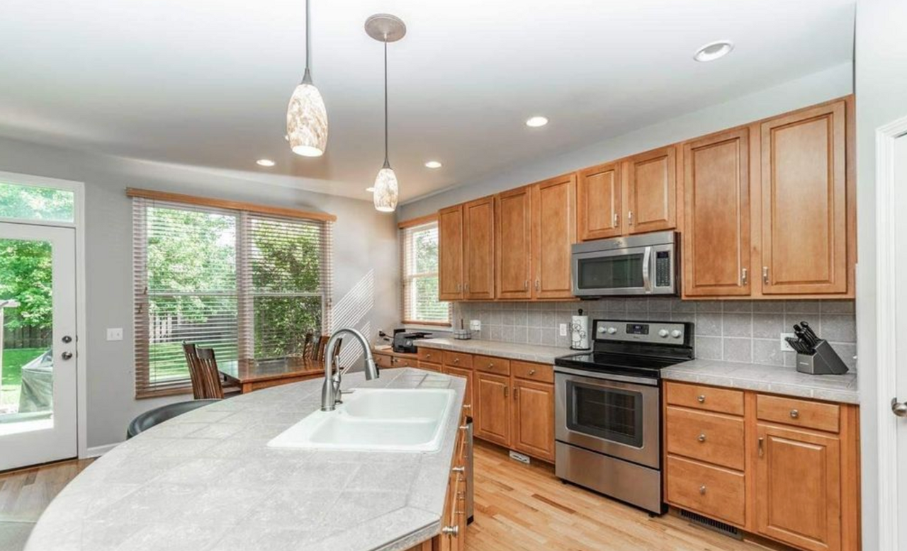 18224 Harney St - Photo 7 of 27