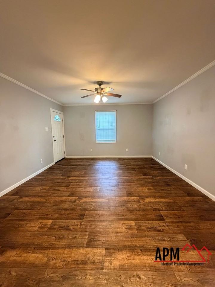 107 Riverbend Dr - Photo 2 of 8