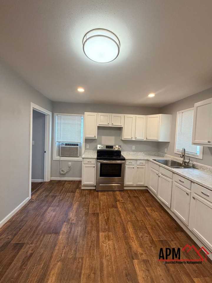 107 Riverbend Dr - Photo 3 of 8