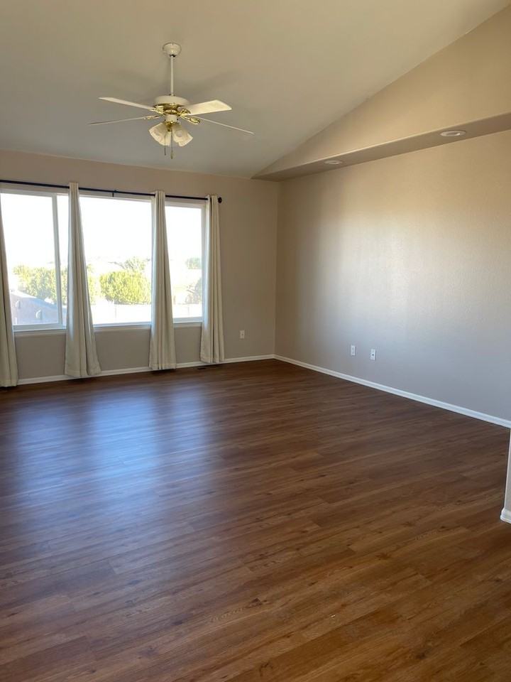 66 Wild Rose Dr - Photo 2 of 21