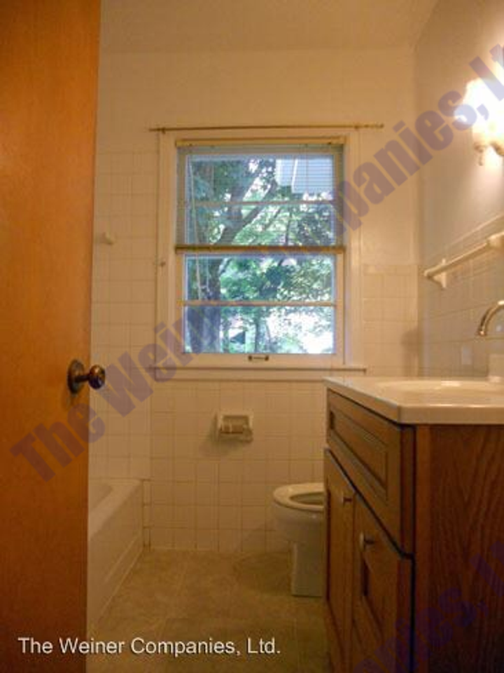 116 W Vermont Ave - Photo 4 of 6