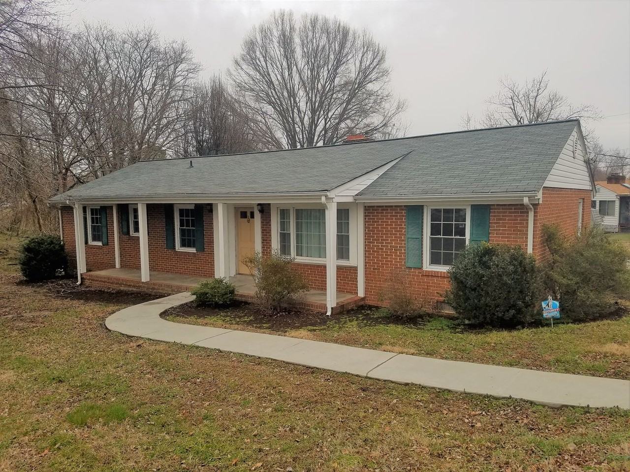 2209 Courthouse Rd - Photo 2 of 20
