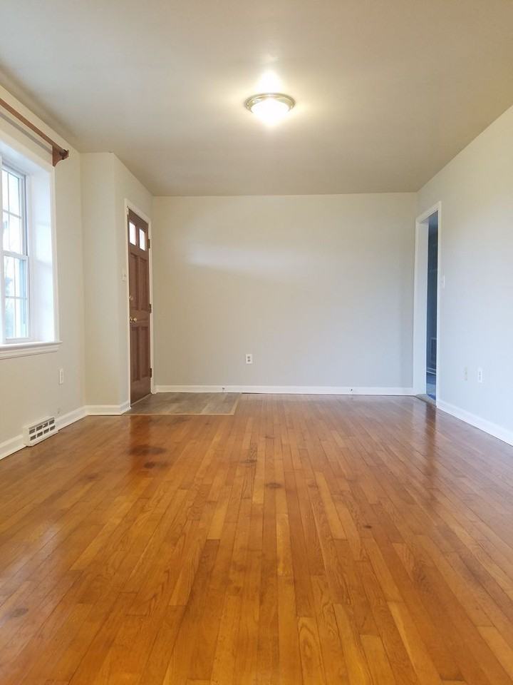 2209 Courthouse Rd - Photo 3 of 20