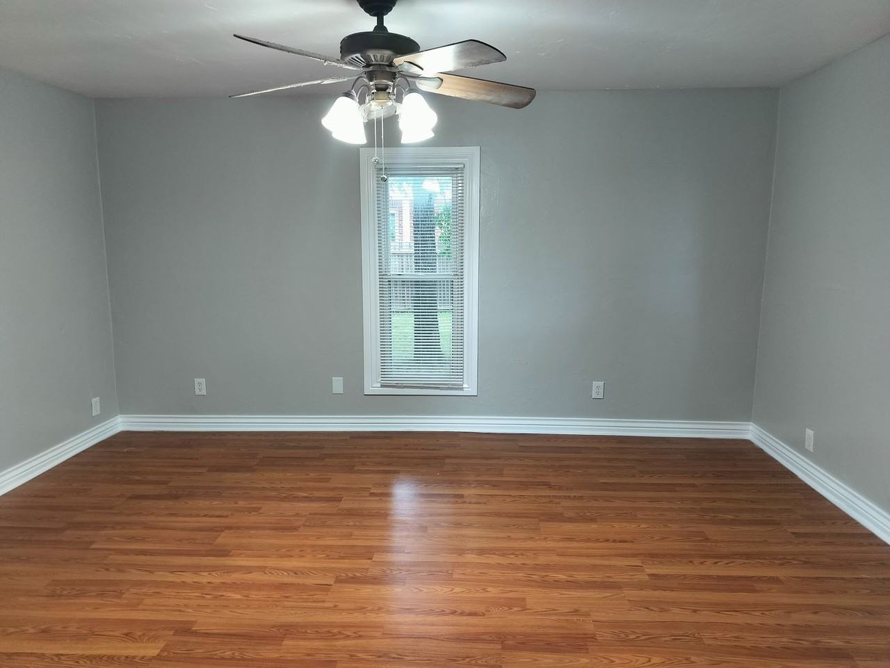 225 E Edwards St - Photo 3 of 50