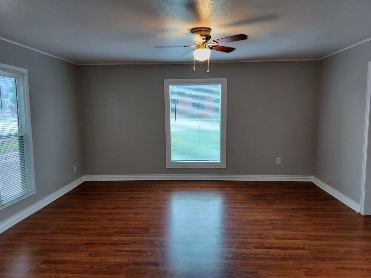 225 E Edwards St - Photo 5 of 50