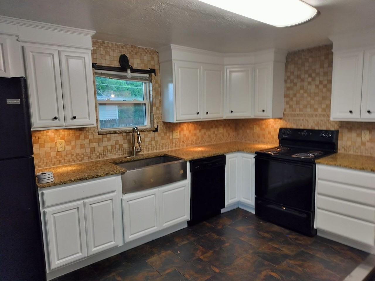 225 E Edwards St - Photo 7 of 50