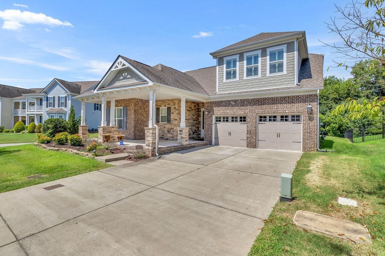 1138 Amelia Park Dr - Photo 2 of 50