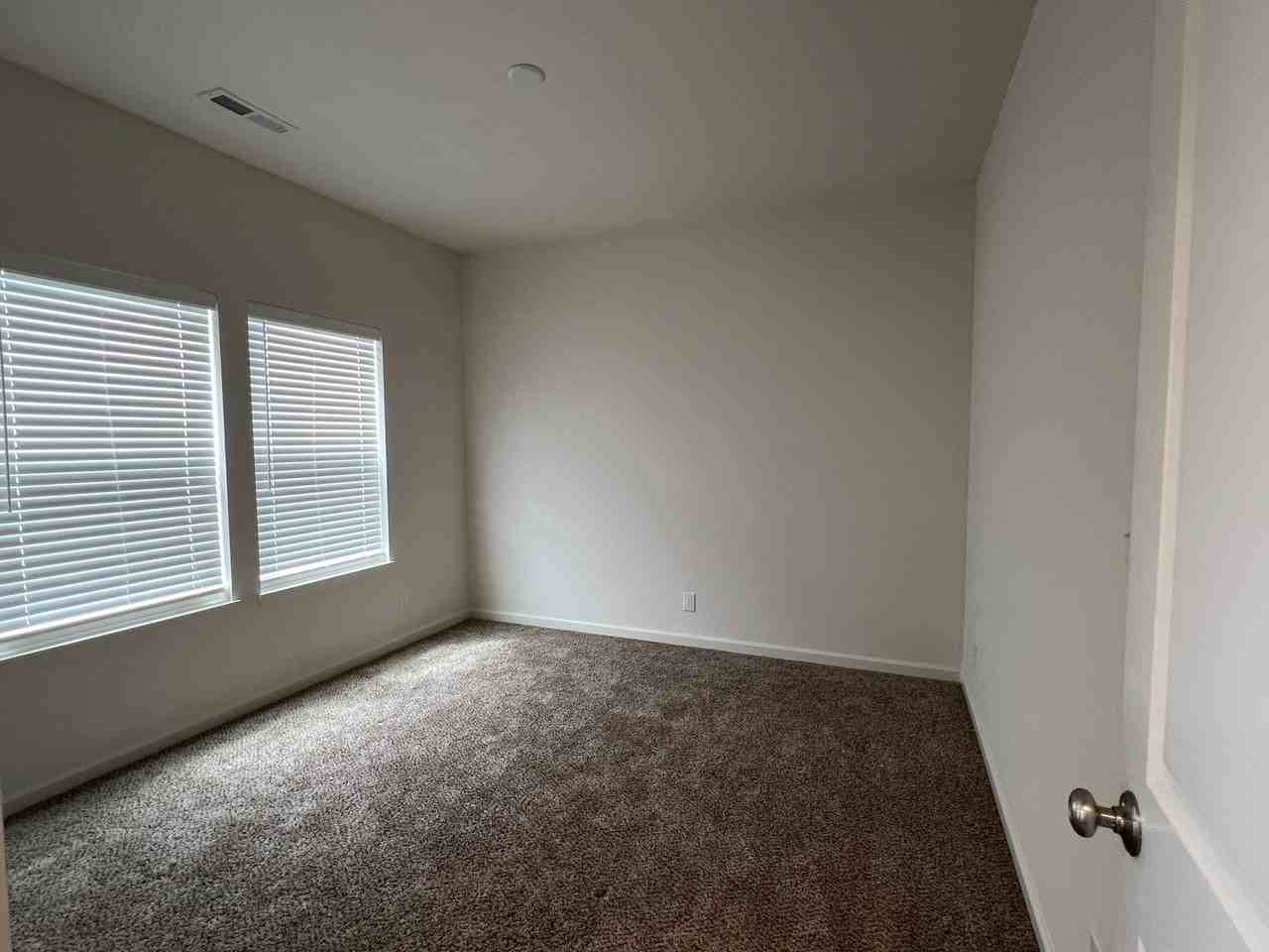 1157 Groom Ln - Photo 4 of 22