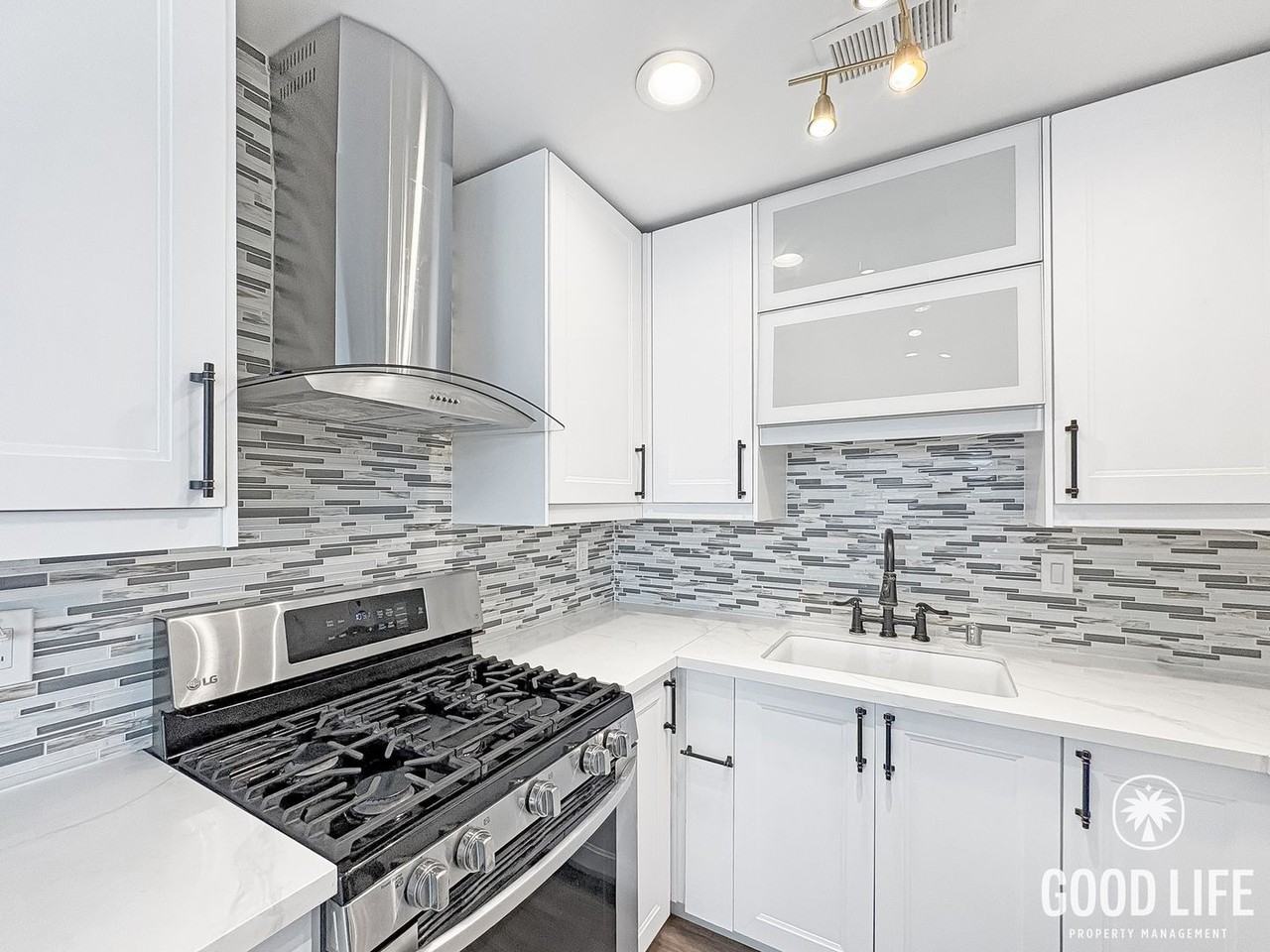 3042 40th St - Photo 2 of 25