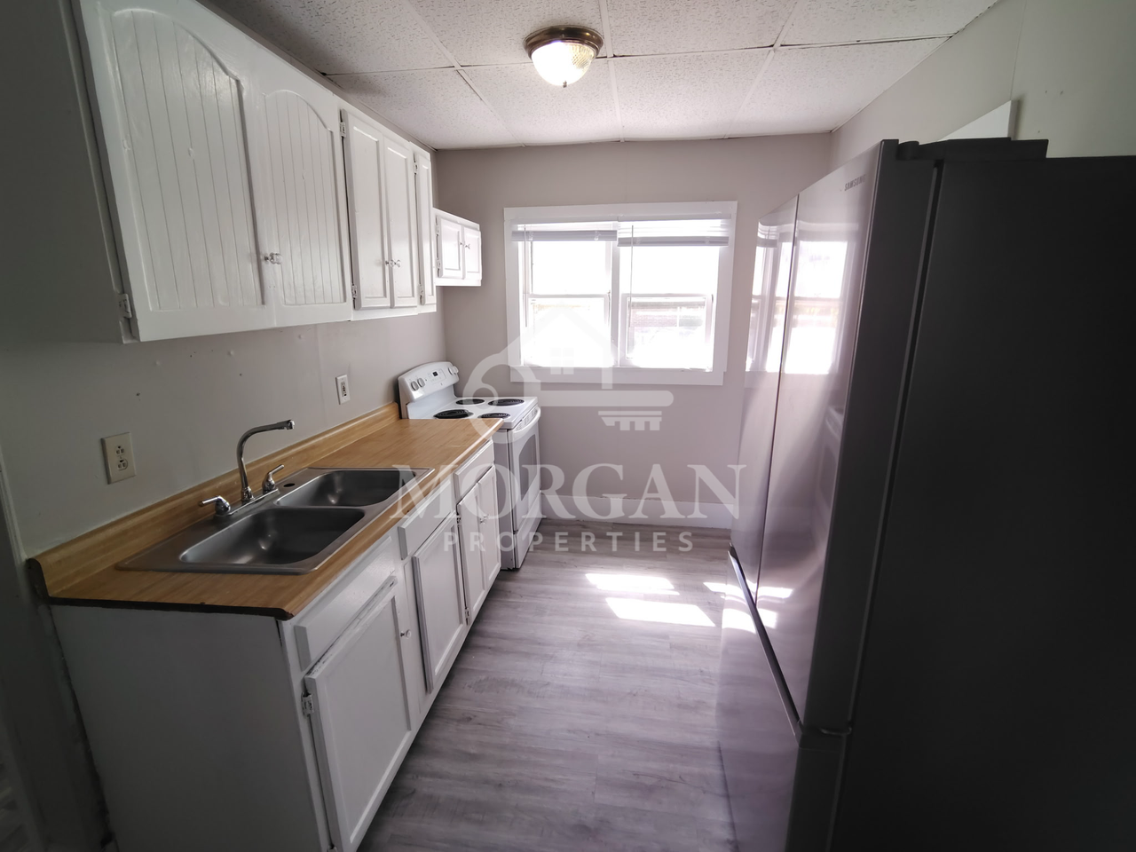 1627 W 6th St #1 - Photo 3 of 7