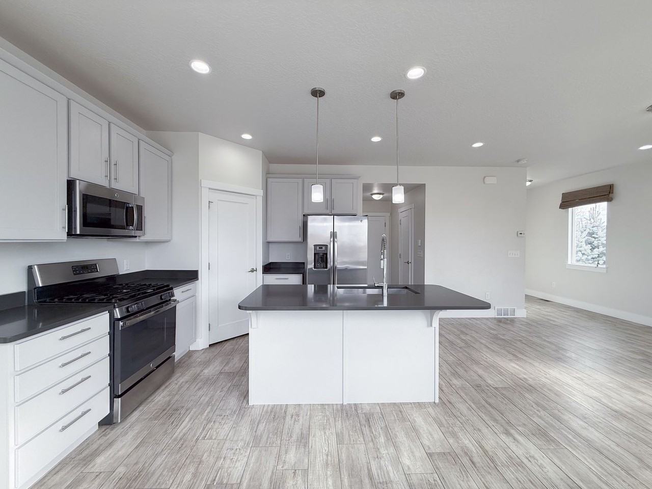 506 W Green Spring Way - Photo 3 of 17