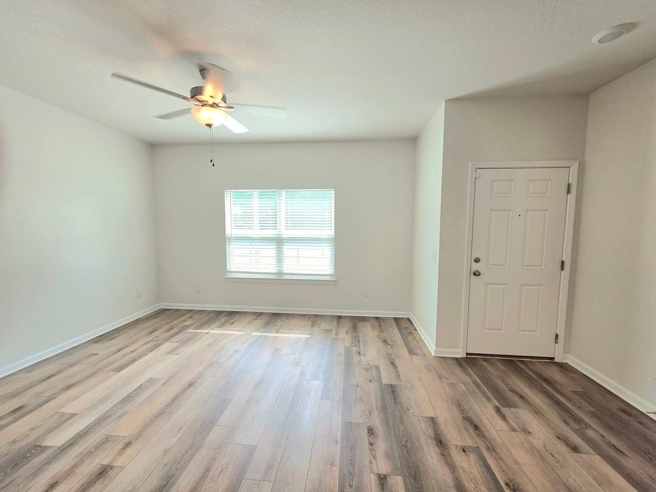 8923 Untreiner Ave - Photo 4 of 13
