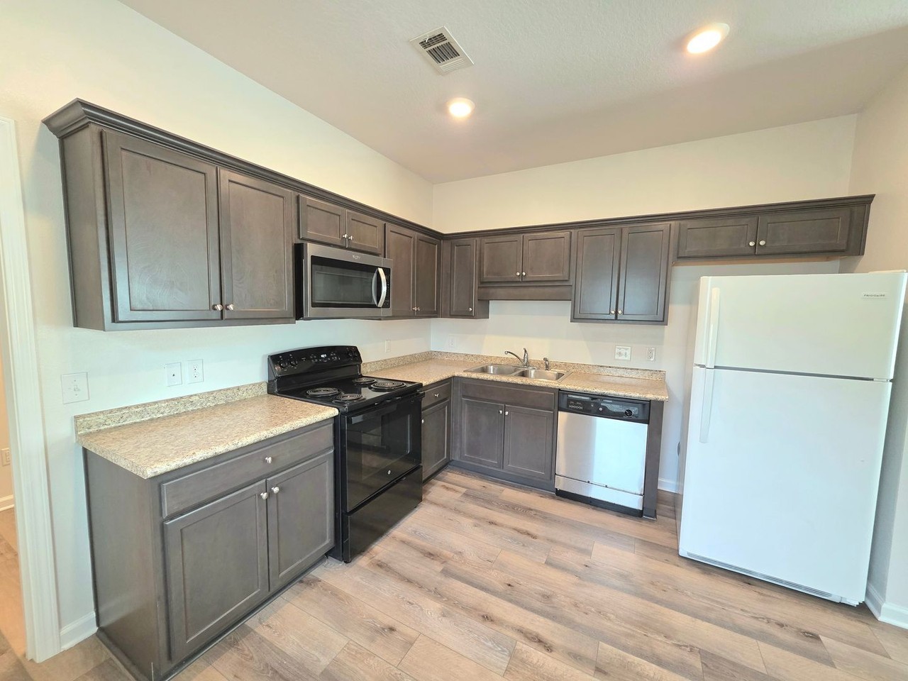 8923 Untreiner Ave - Photo 5 of 13