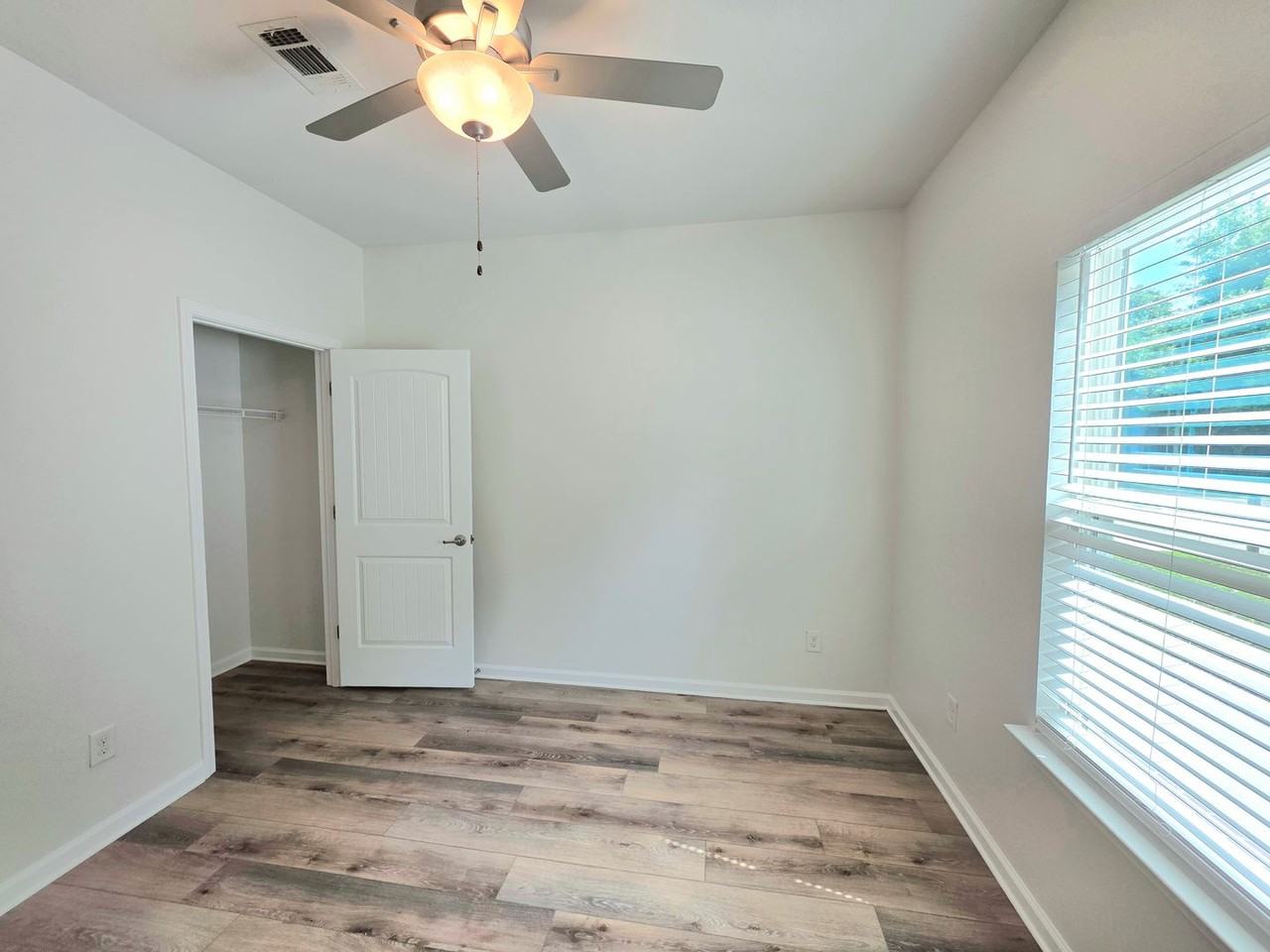 8923 Untreiner Ave - Photo 6 of 13