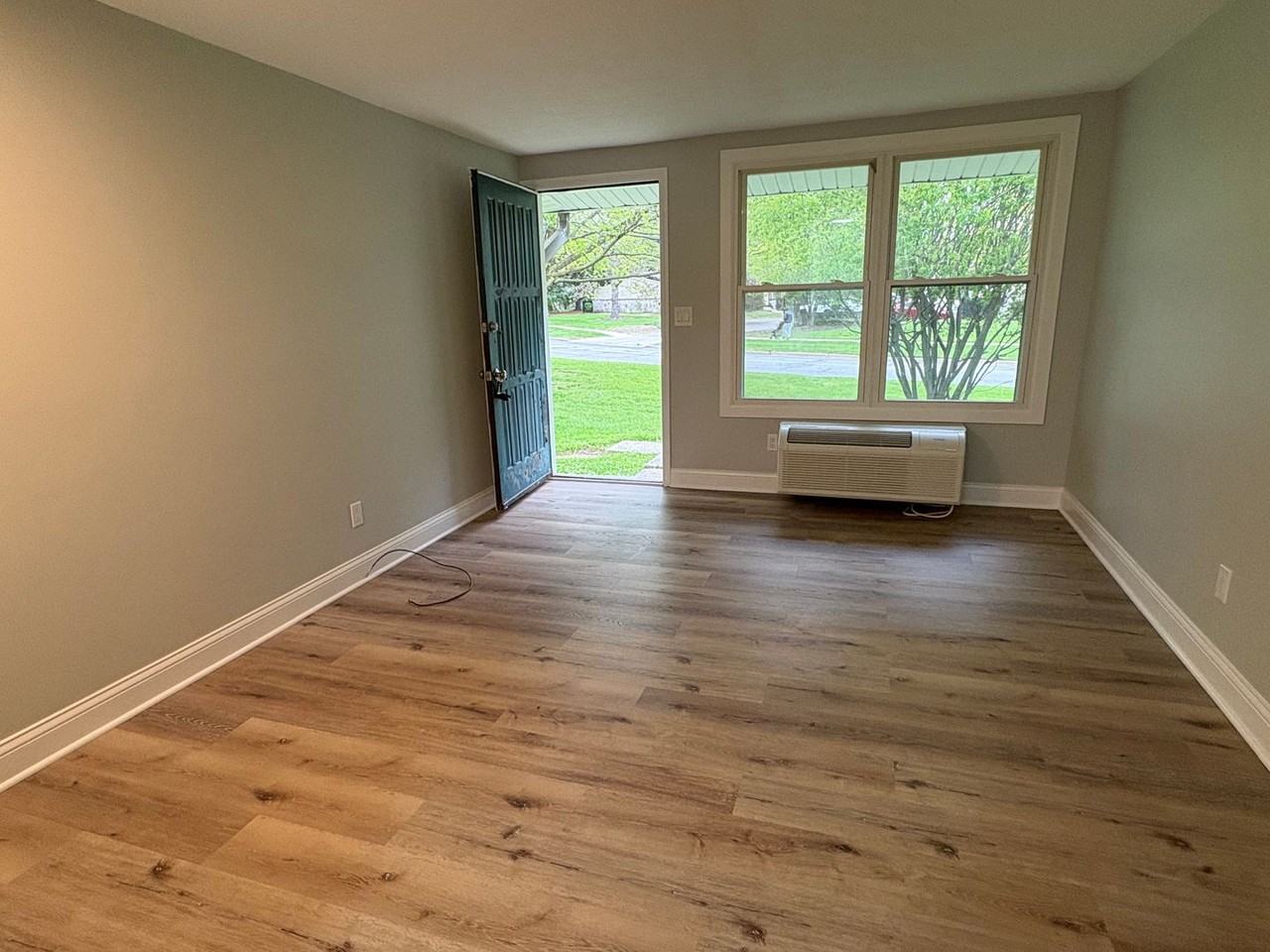 958 Silver Meadows Blvd - Photo 2 of 8
