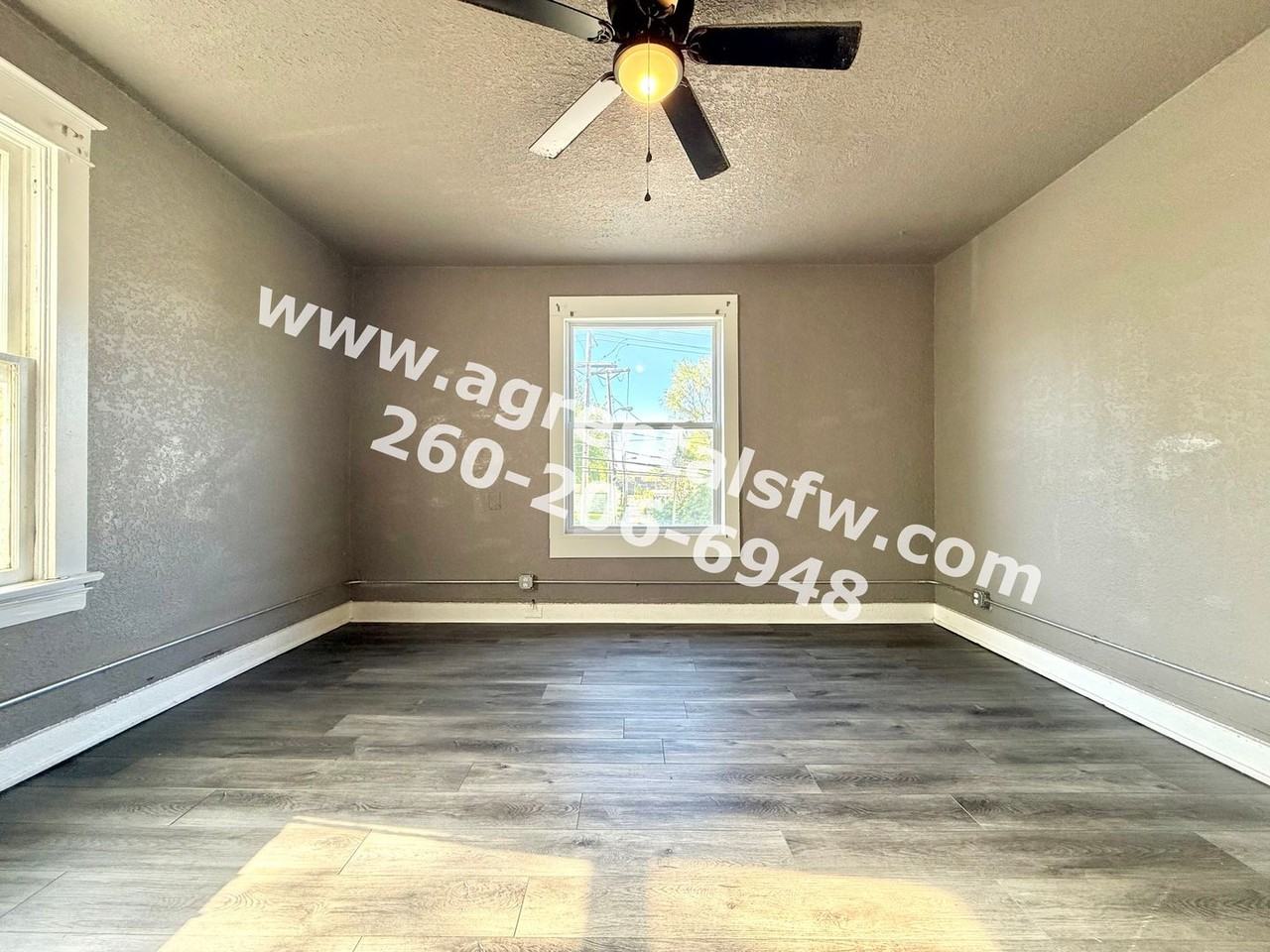 1512 Taylor St - Photo 3 of 10