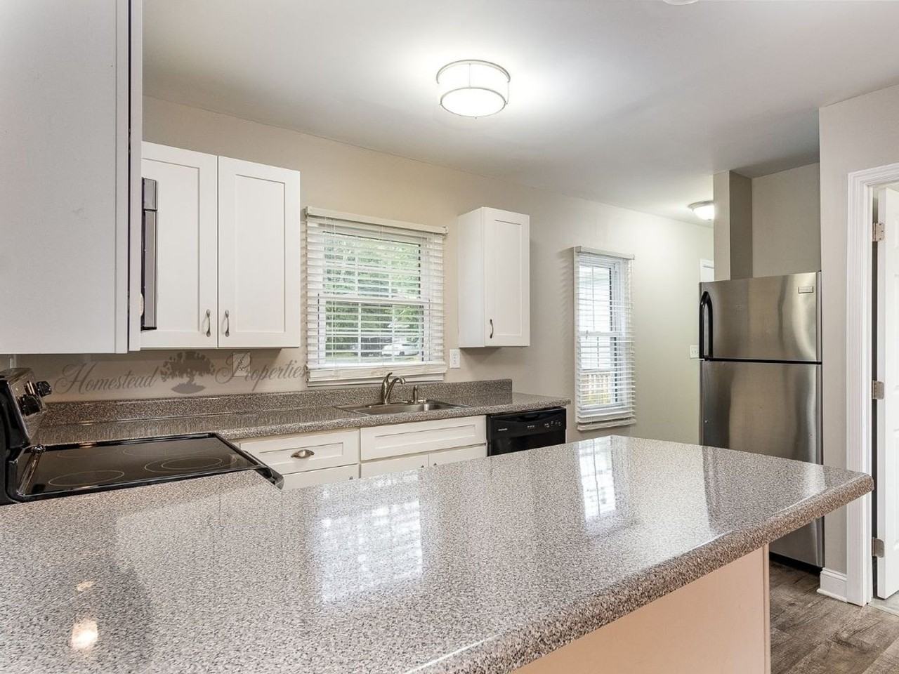 505 Lamont St - Photo 4 of 16